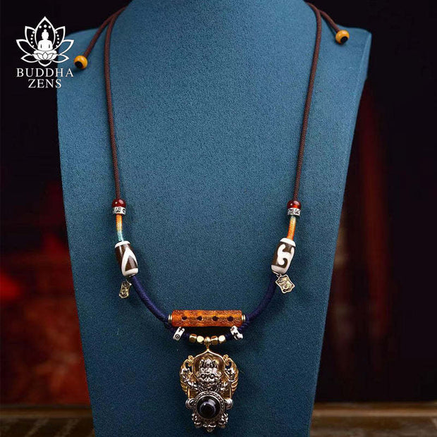 Exquisite Purely Handmade Agate Necklace With Adjustable Collarbone Chain And Dapeng Bird Eye Dzi Beads Pendant Ideal